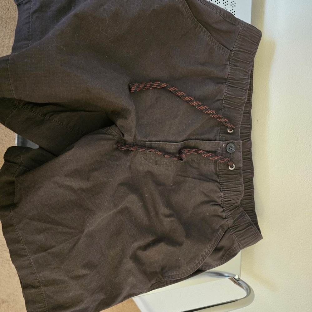 Eddie Bauer NWT size large Mens shorts A1